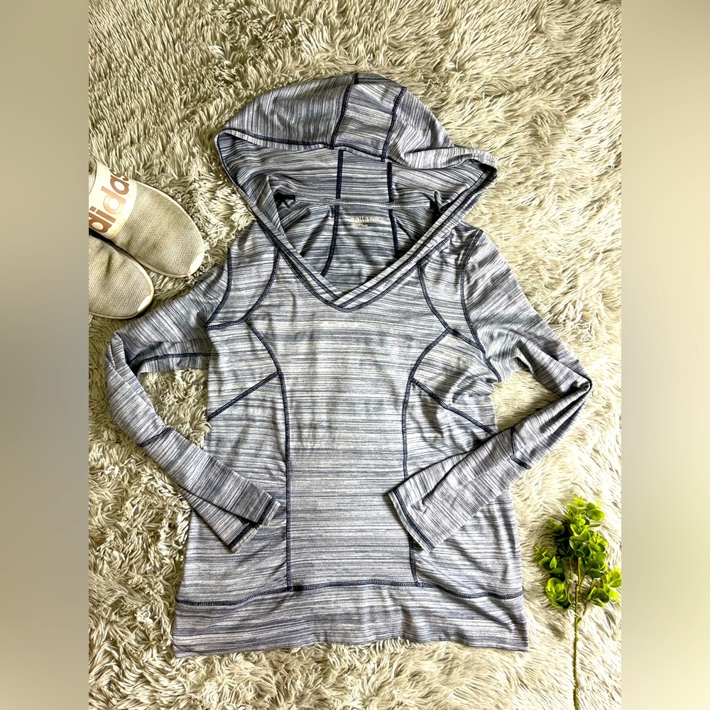 Zella heathered blue striped pull over hoodie with thumbholes size XL